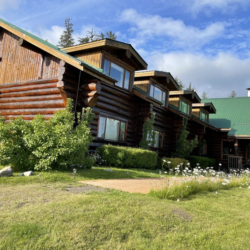 Bear Track Inn - Front of the lodge - Hotels Near Me