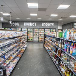 Trex Mart 17 - Tracy - Liquor and confections