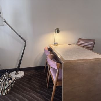 Embassy Suites by Hilton - Hotels Near Me - Phoenix, Arizona