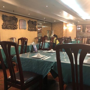 Kirin Restaurant - Nice dining room, lower level near Hyatt - Seafood Near Me - Honolulu, Hawaii
