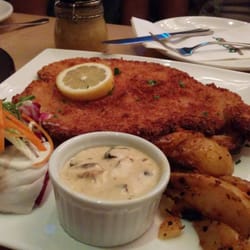 Beerliner German Bar and Restaurant - Wienerschnitzel