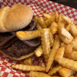 Tam O'shanter Restaurant & Pub - Juicy Lucy