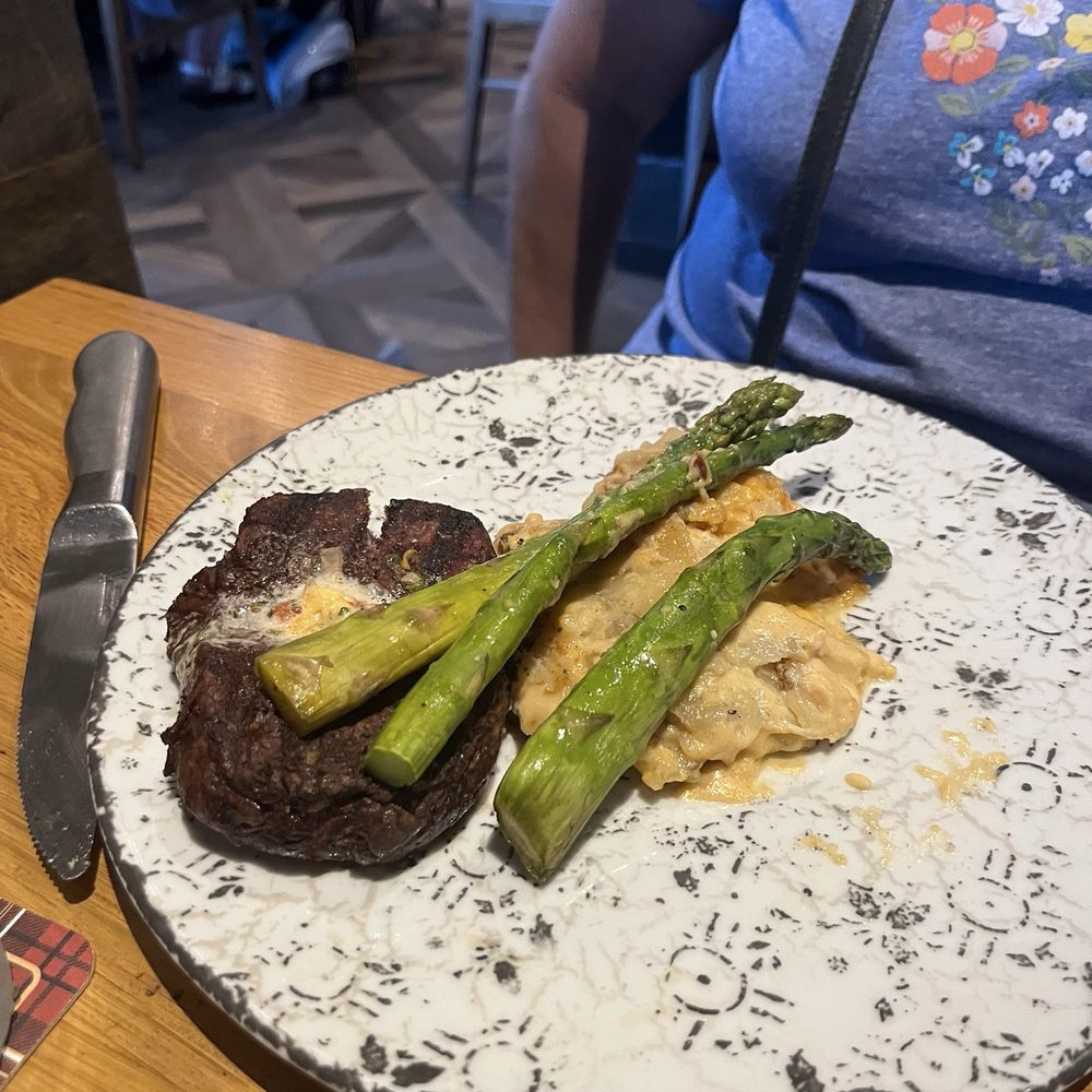 Bigfire - Filet with au gratin potatoes. - American Near Me - Orlando, Florida Bigfire - Filet with au gratin potatoes. - American Near Me - Orlando, Florida