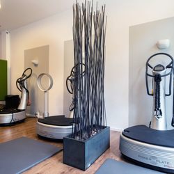 STUDIO F - Power Plate Training - Trainingsbereich mit 4 Power Plates