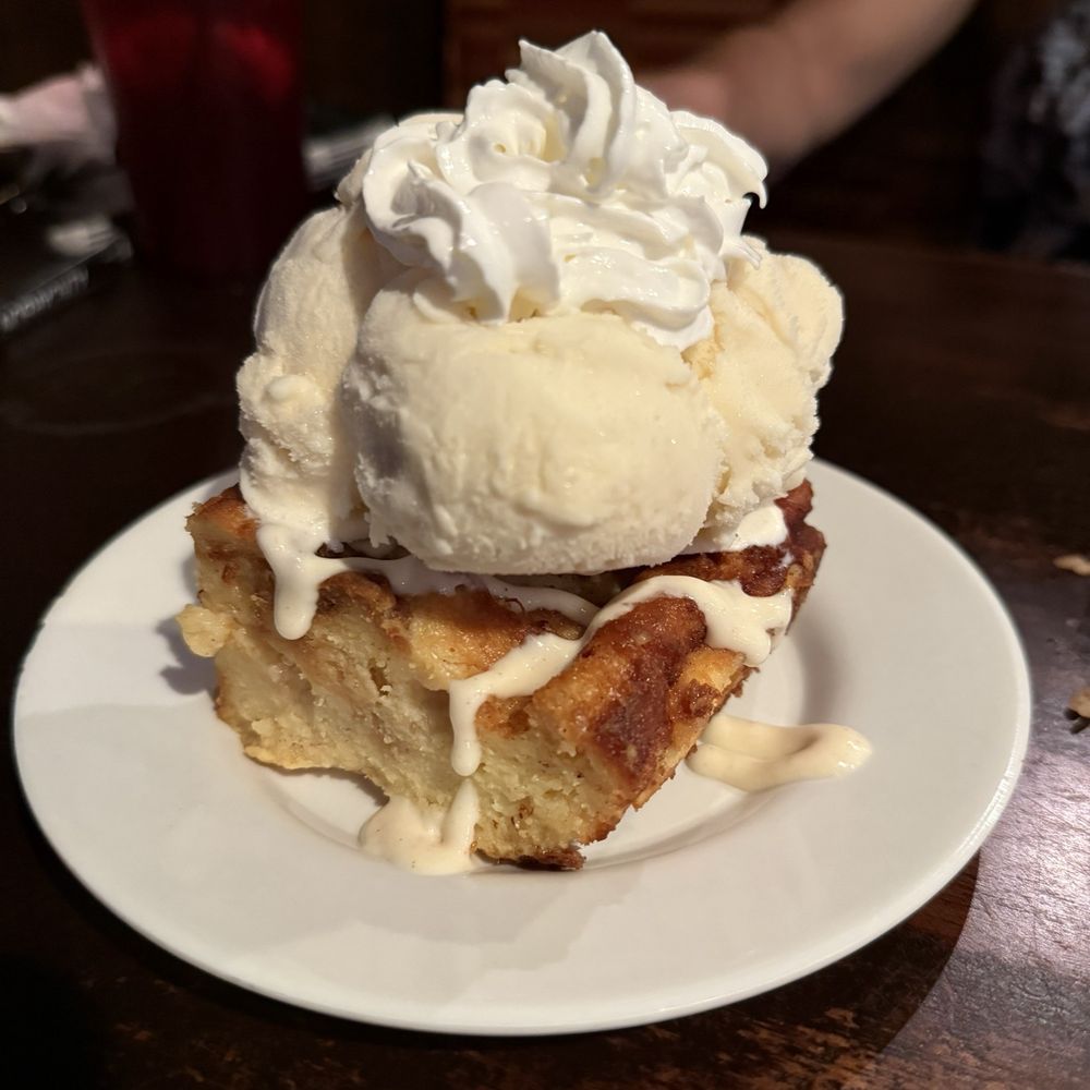 Side Street Inn - Mom's Sweet Bread Pudding - Hawaiian Near Me - Honolulu, Hawaii Side Street Inn - Mom's Sweet Bread Pudding - Hawaiian Near Me - Honolulu, Hawaii