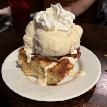 Side Street Inn - Mom's Sweet Bread Pudding - Hawaiian Near Me - Honolulu, Hawaii Side Street Inn - Mom's Sweet Bread Pudding - Hawaiian Near Me - Honolulu, Hawaii