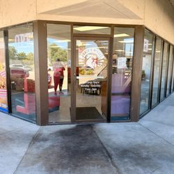 Mack’s Wings - Corner entrance