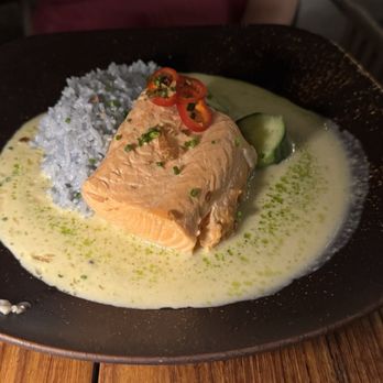 Herringbone Waikiki - Salmon - Seafood Near Me - Honolulu, Hawaii