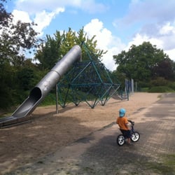 Spielplatz Im Park - Kletterspaß!