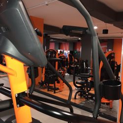Basic-Fit Madrid Goya - Máquinas nuevas en buen estado
