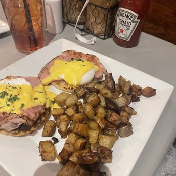 Bistro 804 - Classic Benedict with a side of potatoes - Comfort Food Near Me - Richmond, Virginia