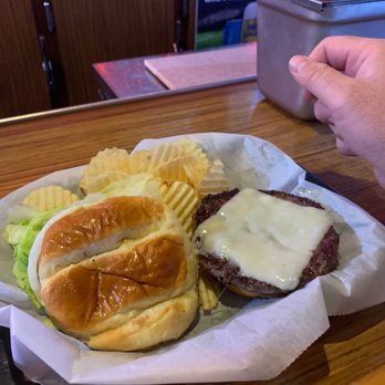 Friends Tavern - Pub Food restaurant in Eastpointe, MI
