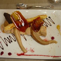 La Table des Dombes - Émincé de poire à la  cannelle et crème pâtissière aux noisettes
