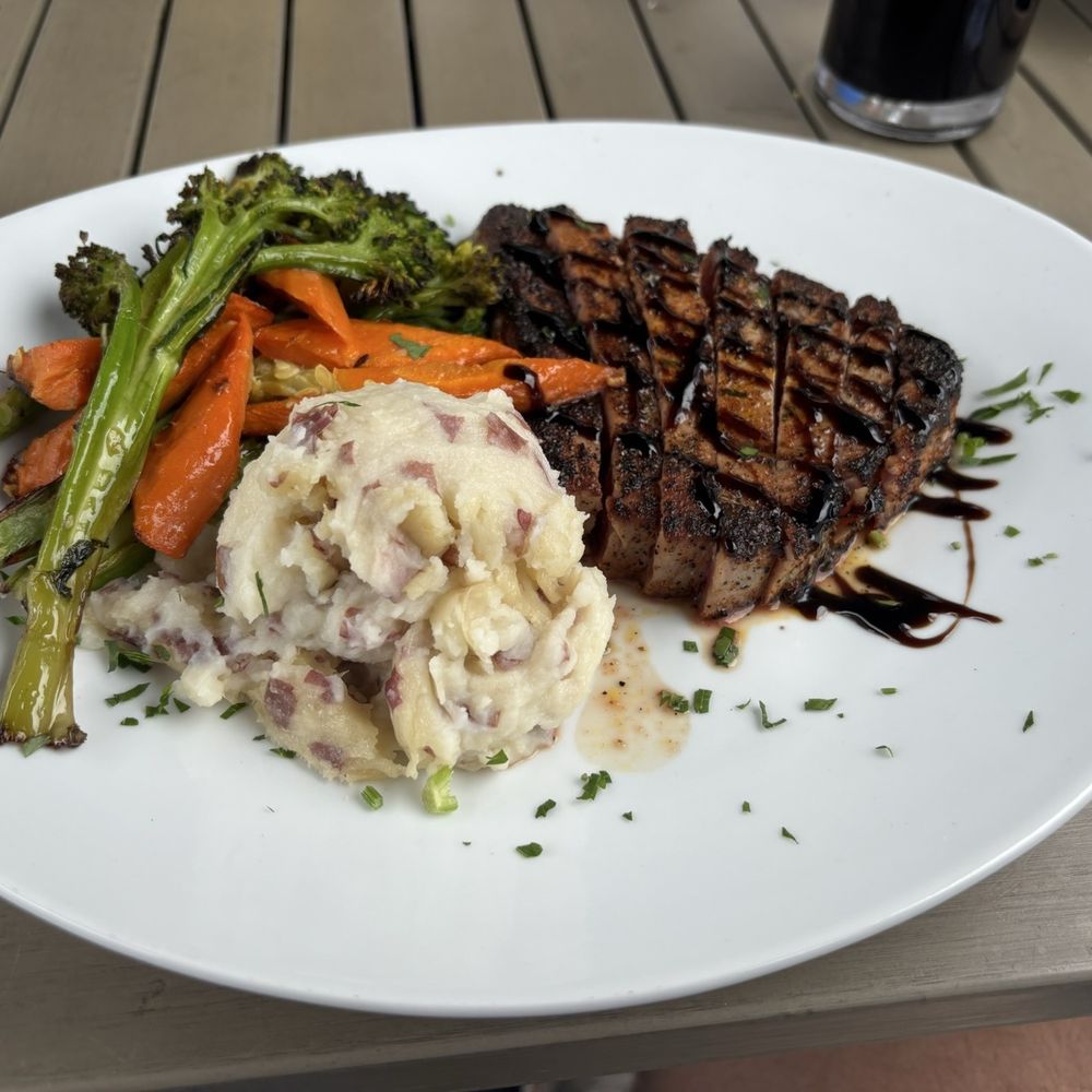 Spruzzo Restaurant & Bar - Blackened Ahi Tuna - Italian Near Me - Malibu, California