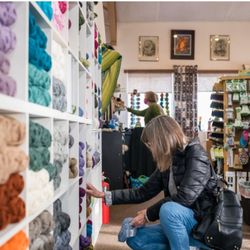 Looking Glass Yarn & Gifts