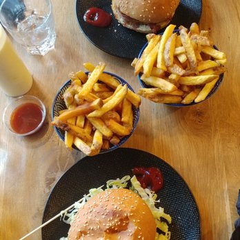 Little Cantine - Dude and LC burgers with fries!  Generous portions!  Hand cut fries were phenom! - Burgers Near Me - Paris, 75