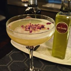 Veloute Bistro & Catering - French Kiss