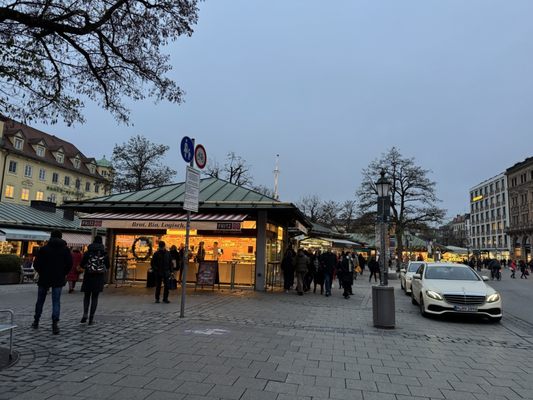 Viktualienmarkt by null
