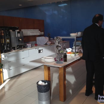 Salon Feuille d'Érable - Air Canada Maple Leaf Trans-border Lounge at Montreal - Airport Lounges Near Me - Dorval, Quebec