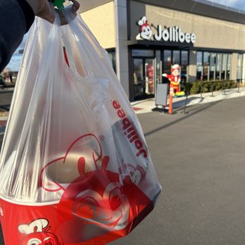 Jollibee - Curb view - Chicken Shop Near Me - Sterling Heights, Michigan