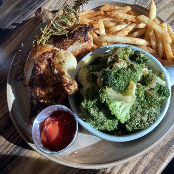 Golden Owl Tavern - Charred Broccoli Carolina Home Fries with chicken - New American Near Me - Charlotte, North Carolina Golden Owl Tavern - Charred Broccoli Carolina Home Fries with chicken - New American Near Me - Charlotte, North Carolina