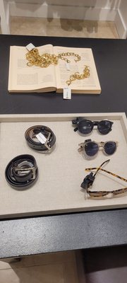Banana Republic by null