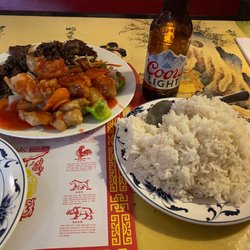 Peking Chinese Restaurant - So much food and some people get happy from quantity but some not including me.