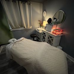 Qi Massage & Natural Healing Spa - Massage table