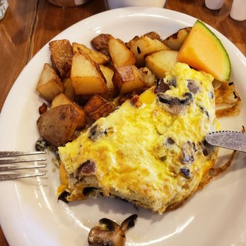 Redwood Cafe - Onion, mushroom& bacon 3 egg omlette - New American Near Me - Cambria, California