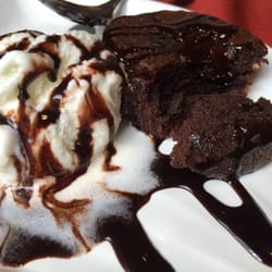 El Jockey - Volcán de chocolate con helado.