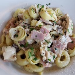 D- Tortellini Alfredo