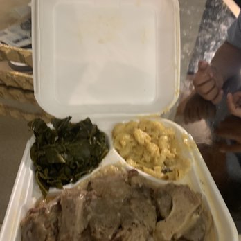 R Kitchen - Oxtails with greens & mac & cheese - Soul Food Near Me - Lakewood, California R Kitchen - Oxtails with greens & mac & cheese - Soul Food Near Me - Lakewood, California
