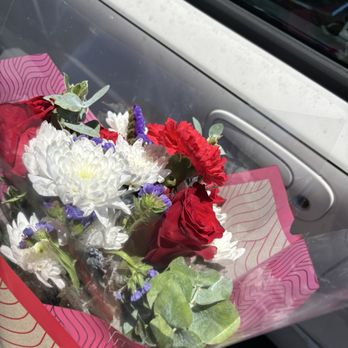 Trader Joe's - Flowers I bought my girl! - Grocery Near Me - Fairfield, California Trader Joe's - Flowers I bought my girl! - Grocery Near Me - Fairfield, California