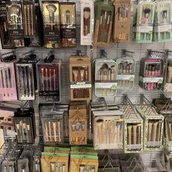 Marshall's - So many brushes