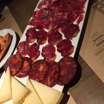 Ciutat Comtal - Meat plate - Tapas Bars Near Me - Barcelona, B Ciutat Comtal - Meat plate - Tapas Bars Near Me - Barcelona, B