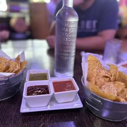 No Manches Mexican Grill 2 - Chips & salsa