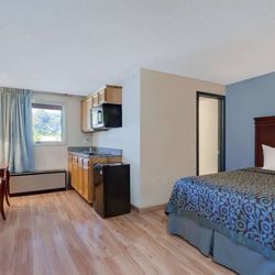 Days Inn by Wyndham Shrewsbury Worcester - Suite