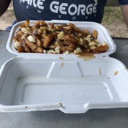 Carleton Fries - Large poutine