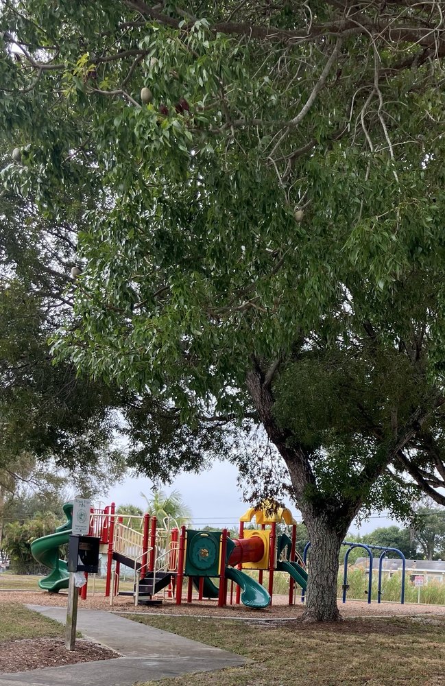 Lake Belvedere Estates Park Image