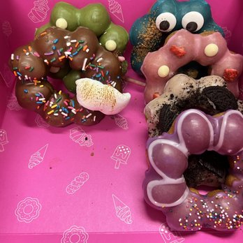 Devil & Angel Desserts - Matcha, s'mores, Cookie Monster, strawberry white chocolate, cookies and crème, ube - Ice Cream & Frozen Yogurt Near Me - Milpitas, California