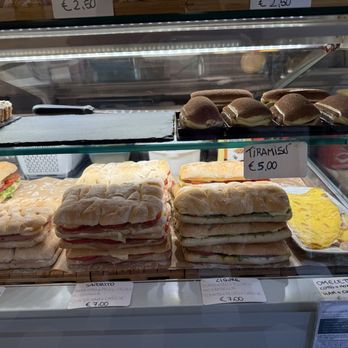 Bar Corbani - Pre made sandos - Cafes Near Me - Manarola, SP