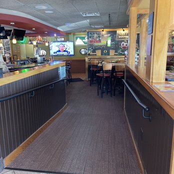 Applebee's Grill + Bar - the inside of the restaurant - American Near Me - Roseburg, Oregon
