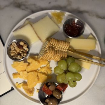 Bin 2004 - Cheese plate - New American Near Me - North Myrtle Beach, South Carolina