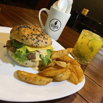 Pajarito Café - Hamburguesa Clásica - Cafeteria Near Me - Zamora, MIC