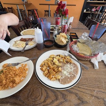 Los Molcas Taco Bar And Grill - Breakfast plate - Tacos Near Me - Arlington, Texas Los Molcas Taco Bar And Grill - Breakfast plate - Tacos Near Me - Arlington, Texas