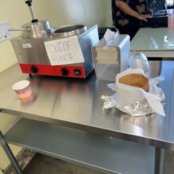 Frosty City - Not a fan of the set up & hand written signs - Ice Cream & Frozen Yogurt Near Me - Sacramento, California Frosty City - Not a fan of the set up & hand written signs - Ice Cream & Frozen Yogurt Near Me - Sacramento, California