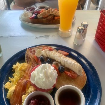 Que Huevos - Pancakes - Breakfast & Brunch Near Me - Playa del Carmen, ROO Que Huevos - Pancakes - Breakfast & Brunch Near Me - Playa del Carmen, ROO