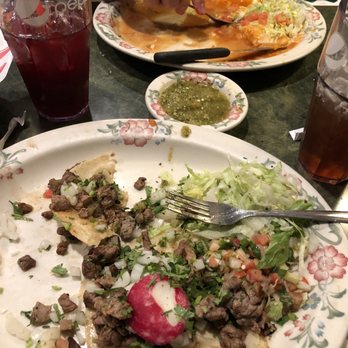 El Tejado Mexican Restaurants - Carne asada tacos and combination plate. The green sauce is a must on the tacos - Mexican Near Me - Denver, Colorado El Tejado Mexican Restaurants - Carne asada tacos and combination plate. The green sauce is a must on the tacos - Mexican Near Me - Denver, Colorado