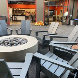Willamette Garage - Fire pit seating for cool evenings