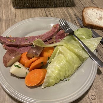 3 Corners Grill & Tap - Downers Grove - Corn beef and cabbage - American Near Me - Downers Grove, Illinois
